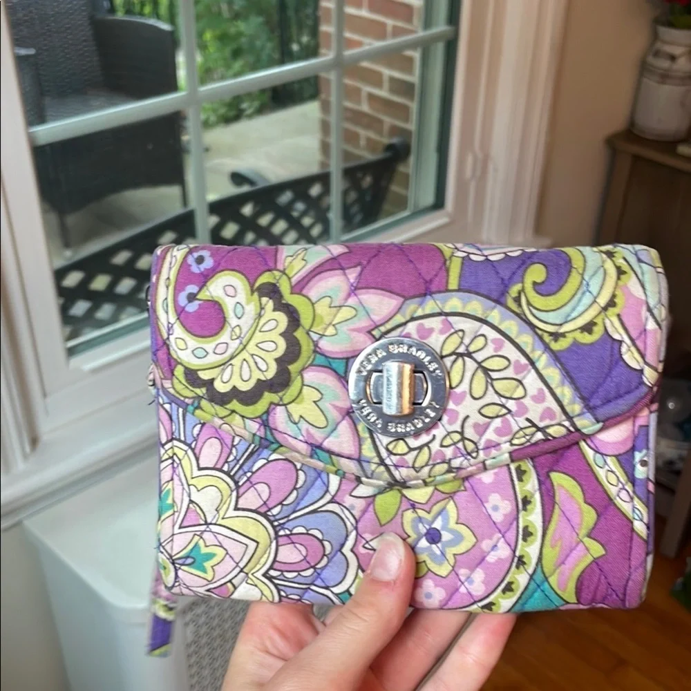 1091. Vera Bradley Floral‎ Paisley Wallet